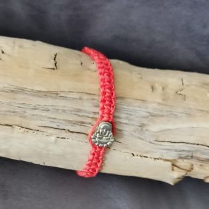 Pulsera bellisima con un buda en el centro