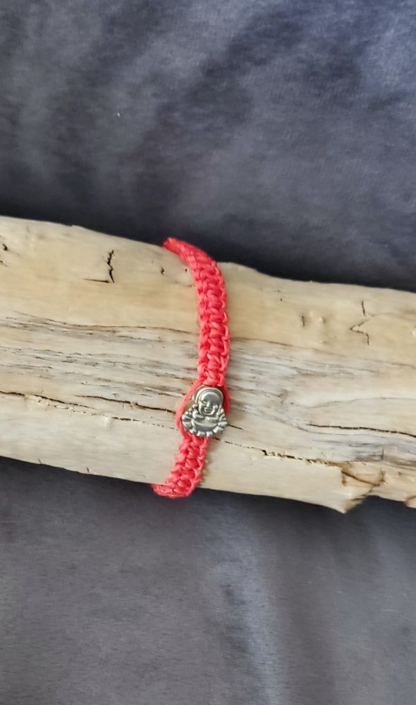 Pulsera bellisima con un buda en el centro