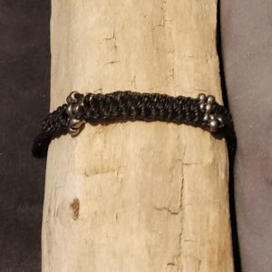 Pulsera hecha a mano con cuentas de plata